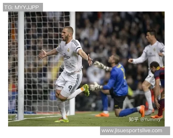 国王杯精彩对决皇马逆转曼联帽子戏法点燃全场激情 国王杯精彩对决皇马逆转曼联帽子戏法点燃全场激情