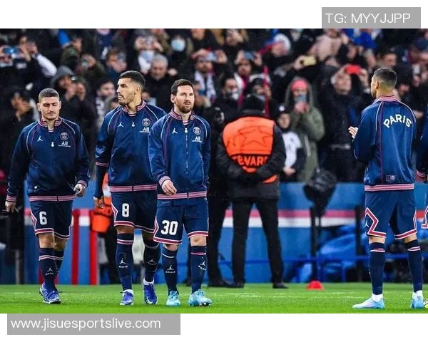 巴黎圣日耳曼与巴萨友谊赛红牌争议引发全场热议精彩集锦回顾