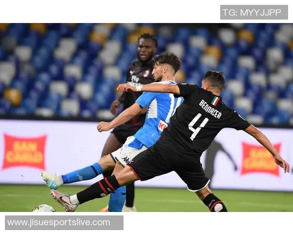 足总杯精彩对决那不勒斯与里昂激战成和逆转瞬间引发全场沸腾