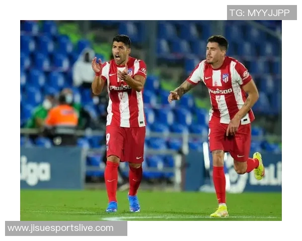 世界杯激战本菲卡与马竞平局争议判罚引发全场热议 世界杯激战本菲卡与马竞平局争议判罚引发全场热议