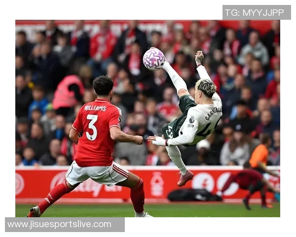 英超盛宴：巴萨狂胜皇马五球大捷战术解析引发全场沸腾