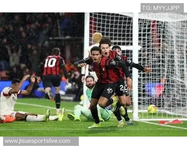 足总杯激战那不勒斯与利物浦战平红牌事件引发全场热议与转会猜测