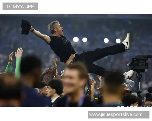 中超激战巴黎圣日耳曼绝杀本菲卡全场沸腾战术解析与精彩瞬间回顾 中超激战巴黎圣日耳曼绝杀本菲卡全场沸腾战术解析与精彩瞬间回顾