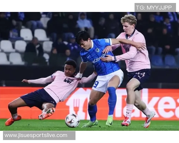 欧联杯惊心动魄之战里昂逆转AC米兰红牌事件引发全场热议 欧联杯惊心动魄之战里昂逆转AC米兰红牌事件引发全场热议