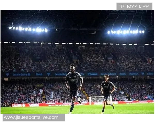 足总杯精彩对决里昂与皇马战成平局绝杀瞬间引发全场狂欢 足总杯精彩对决里昂与皇马战成平局绝杀瞬间引发全场狂欢