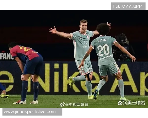 世界杯激战马竞逆转巴萨补时绝杀引发争议判罚全场沸腾